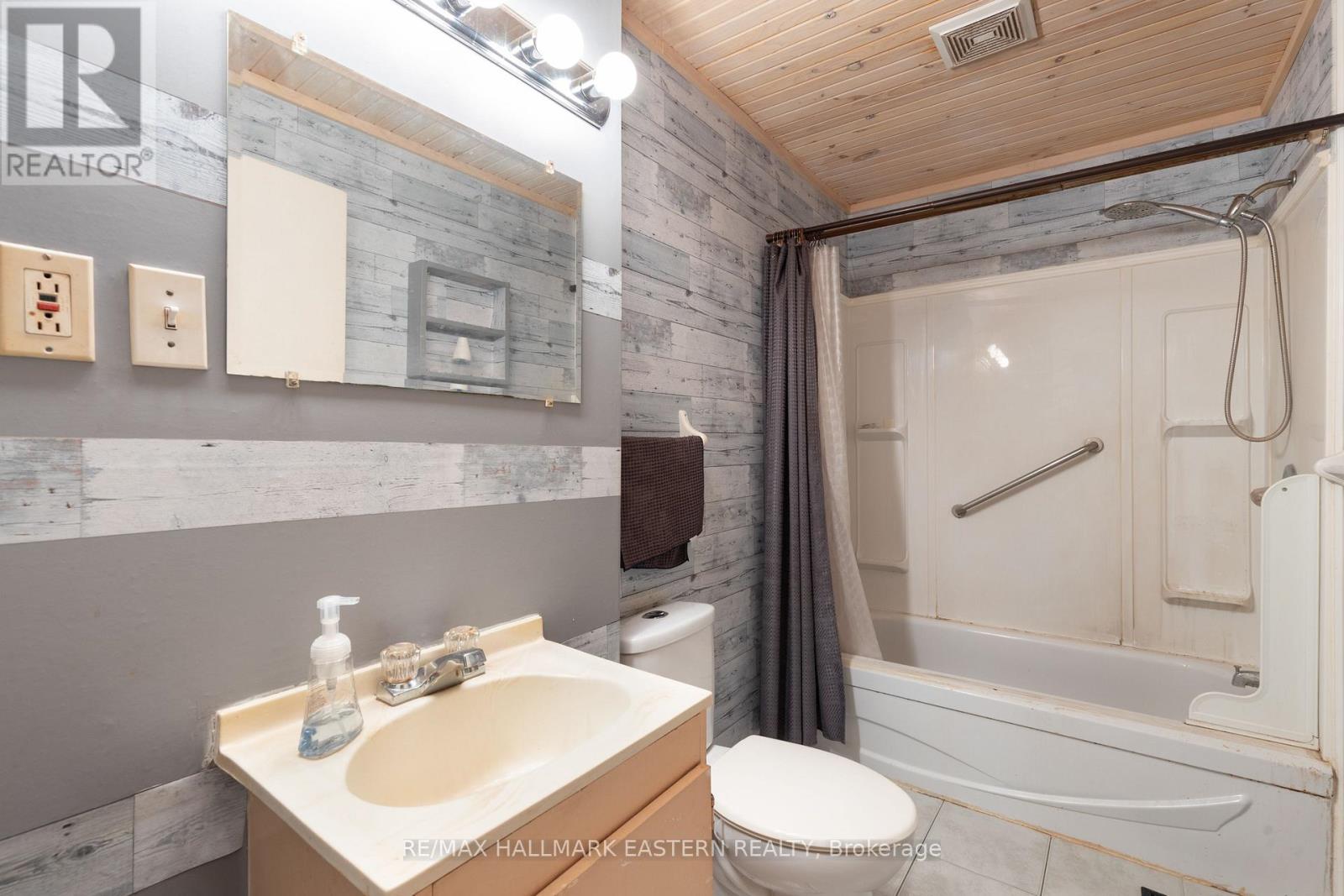 7 Wallace Street, Peterborough (Ashburnham Ward 4), Ontario  K9H 1A8 - Photo 21 - X12521396