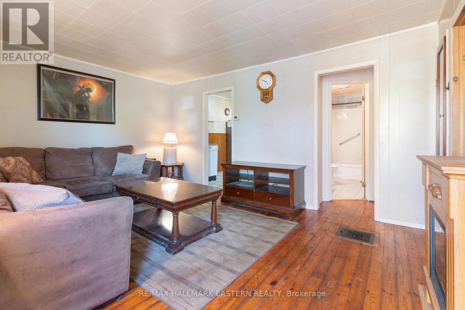 7 Wallace Street, Peterborough (Ashburnham Ward 4), Ontario  K9H 1A8 - Photo 8 - X12521396