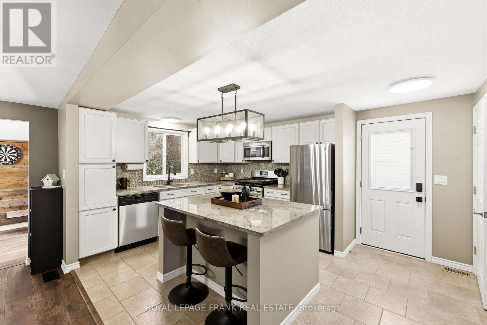 37 Fairway Drive, Clarington (Newcastle), Ontario  L1B 1B4 - Photo 15 - E12521818