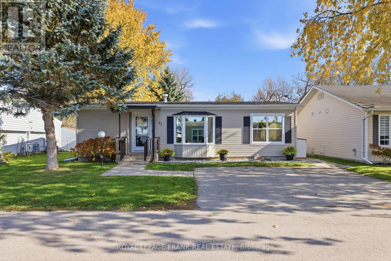 37 Fairway Drive, Clarington (Newcastle), Ontario  L1B 1B4 - Photo 2 - E12521818