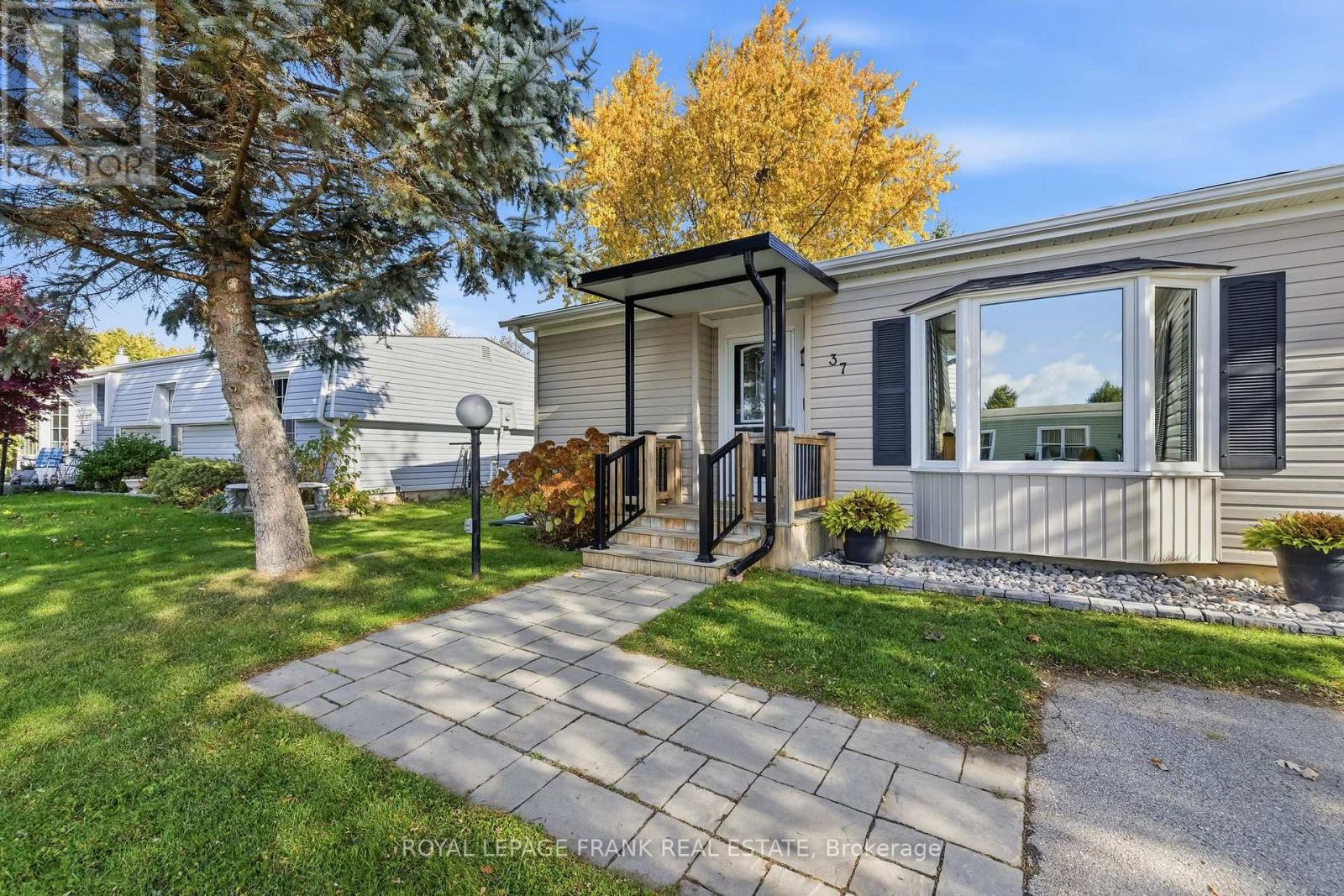 37 Fairway Drive, Clarington (Newcastle), Ontario  L1B 1B4 - Photo 3 - E12521818