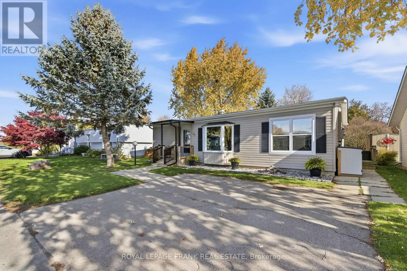 37 Fairway Drive, Clarington (Newcastle), Ontario  L1B 1B4 - Photo 5 - E12521818