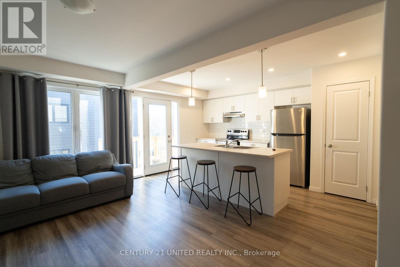 1642 Hetherington Drive, Peterborough (Northcrest Ward 5), Ontario  K9L 1N6 - Photo 5 - X12521992