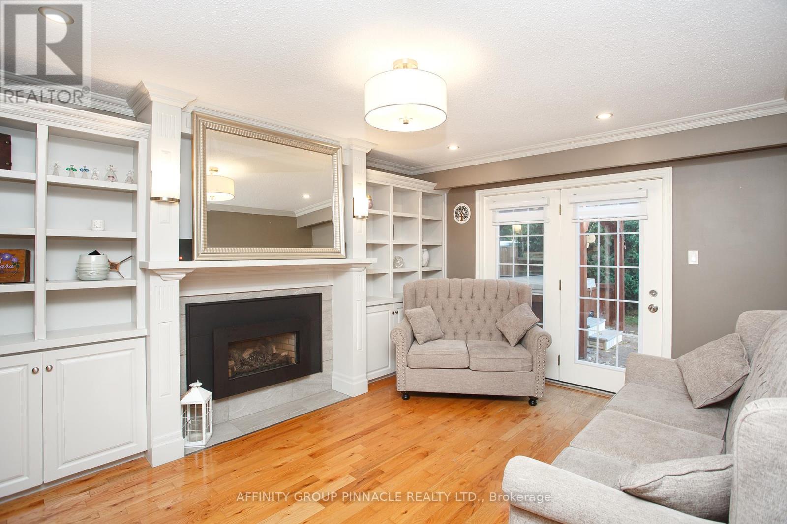 37 Parkway Avenue, Kawartha Lakes (Lindsay), Ontario  K9V 5J7 - Photo 10 - X12523914