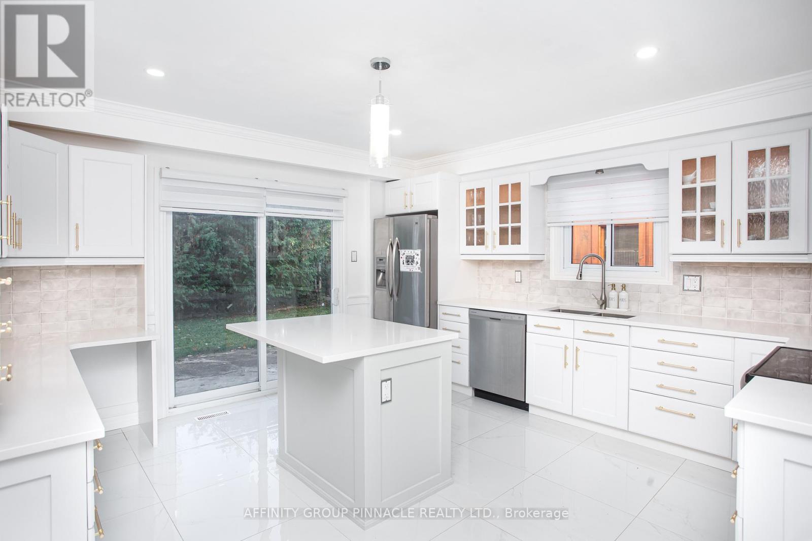 37 Parkway Avenue, Kawartha Lakes (Lindsay), Ontario  K9V 5J7 - Photo 15 - X12523914