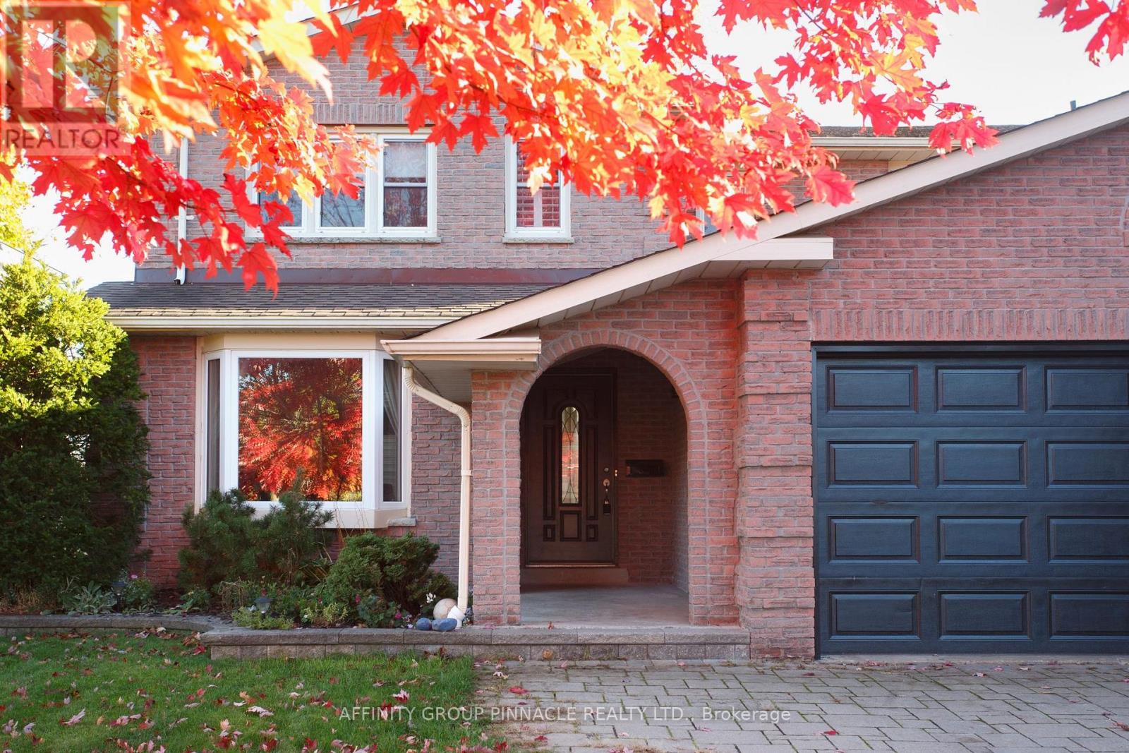 37 Parkway Avenue, Kawartha Lakes (Lindsay), Ontario  K9V 5J7 - Photo 2 - X12523914