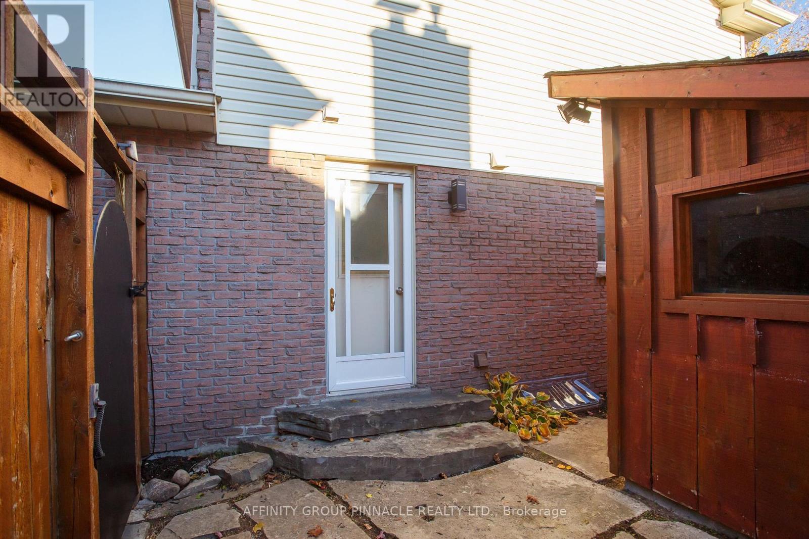 37 Parkway Avenue, Kawartha Lakes (Lindsay), Ontario  K9V 5J7 - Photo 42 - X12523914