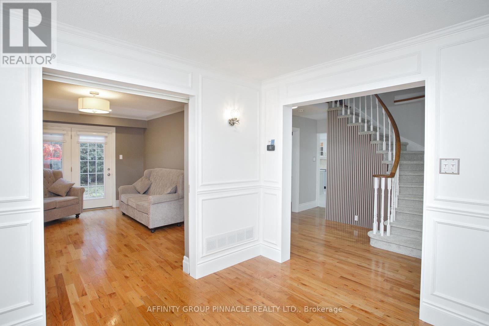 37 Parkway Avenue, Kawartha Lakes (Lindsay), Ontario  K9V 5J7 - Photo 9 - X12523914