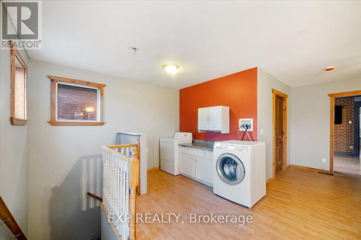 611 Romaine Street N, Peterborough (Otonabee Ward 1), Ontario  K9J 2E5 - Photo 10 - X12525062