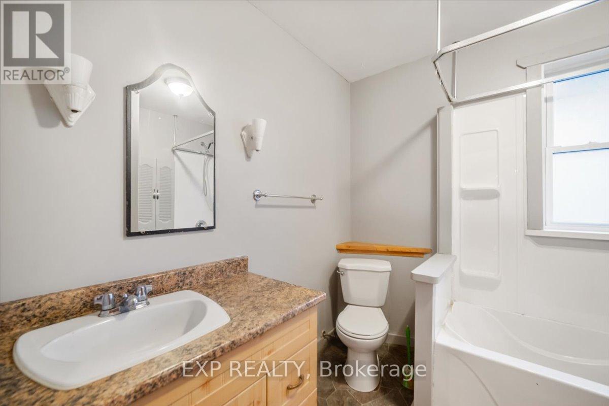 611 Romaine Street N, Peterborough (Otonabee Ward 1), Ontario  K9J 2E5 - Photo 14 - X12525062