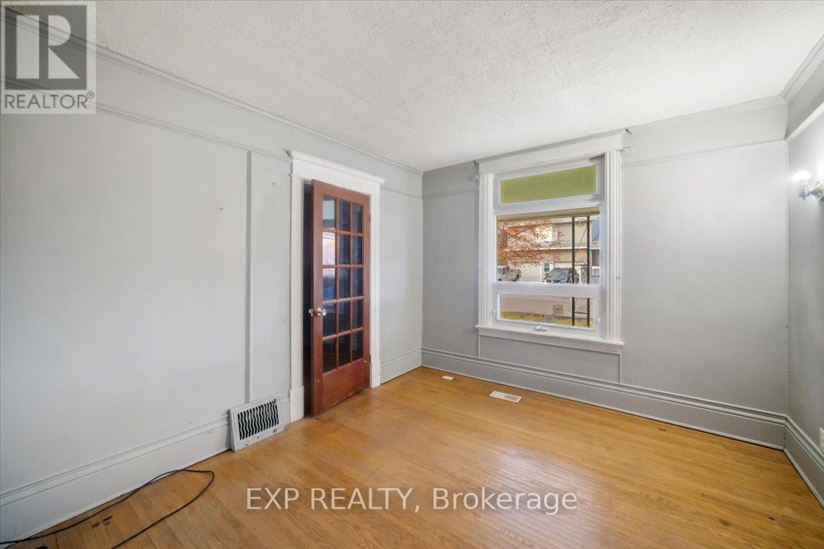 611 Romaine Street N, Peterborough (Otonabee Ward 1), Ontario  K9J 2E5 - Photo 15 - X12525062