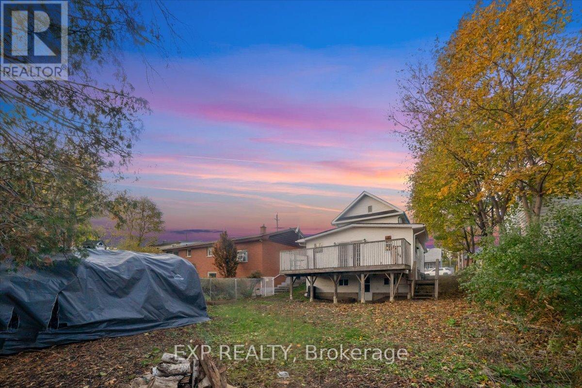 611 Romaine Street N, Peterborough (Otonabee Ward 1), Ontario  K9J 2E5 - Photo 4 - X12525062