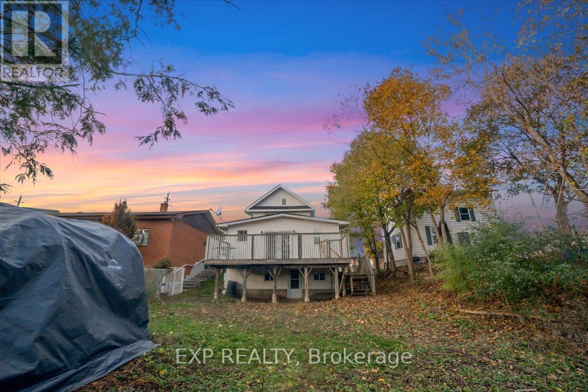 611 Romaine Street N, Peterborough (Otonabee Ward 1), Ontario  K9J 2E5 - Photo 5 - X12525062