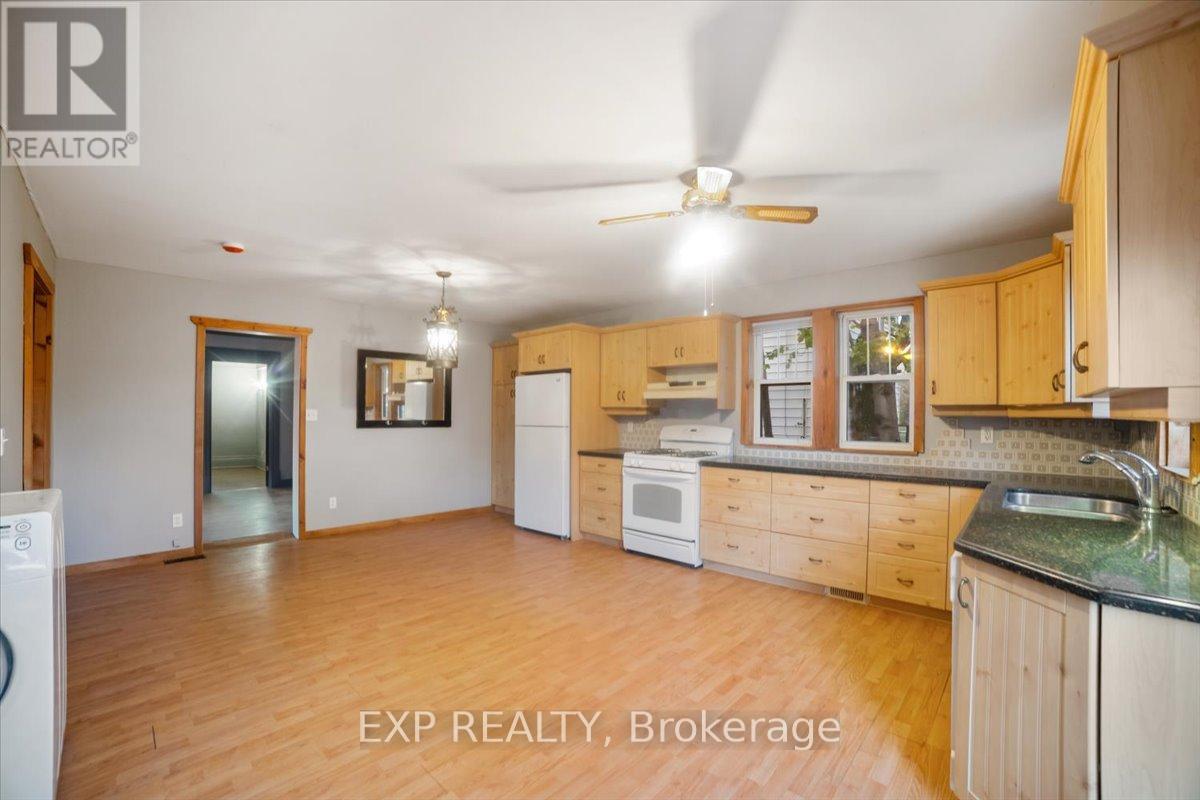 611 Romaine Street N, Peterborough (Otonabee Ward 1), Ontario  K9J 2E5 - Photo 9 - X12525062