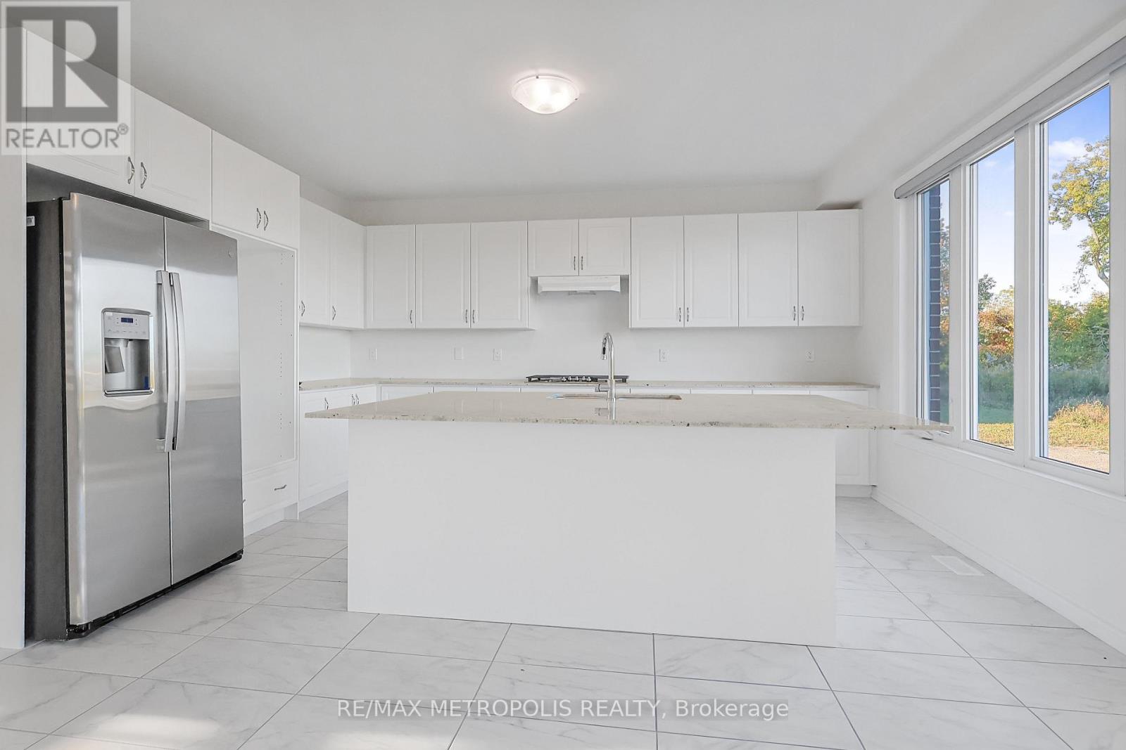 35 - 108 Golden Meadows Drive, Otonabee-South Monaghan, Ontario  K9J 0K8 - Photo 6 - X12526780