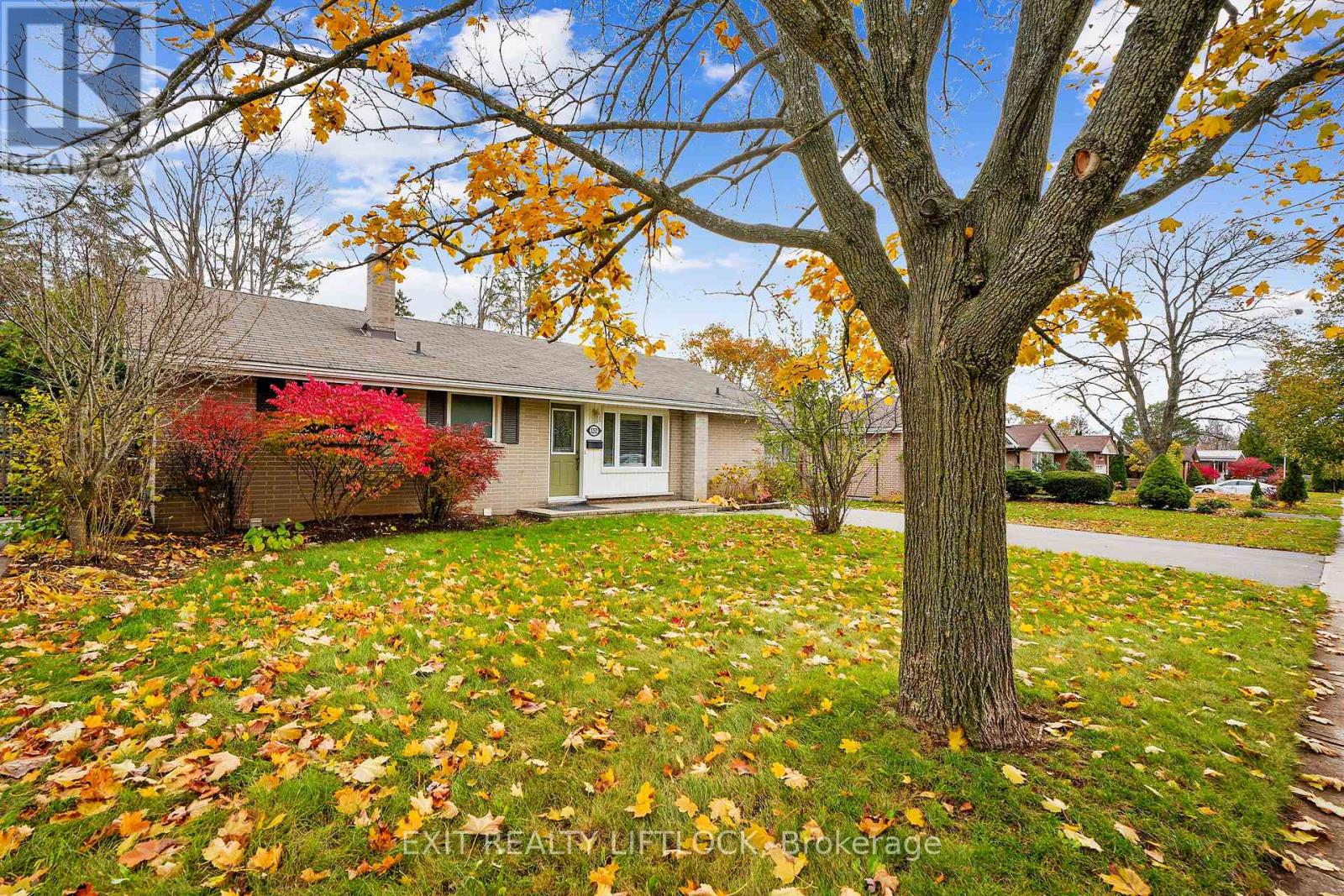 1252 Royal Drive, Peterborough (Northcrest Ward 5), Ontario  K9H 6R5 - Photo 2 - X12527598