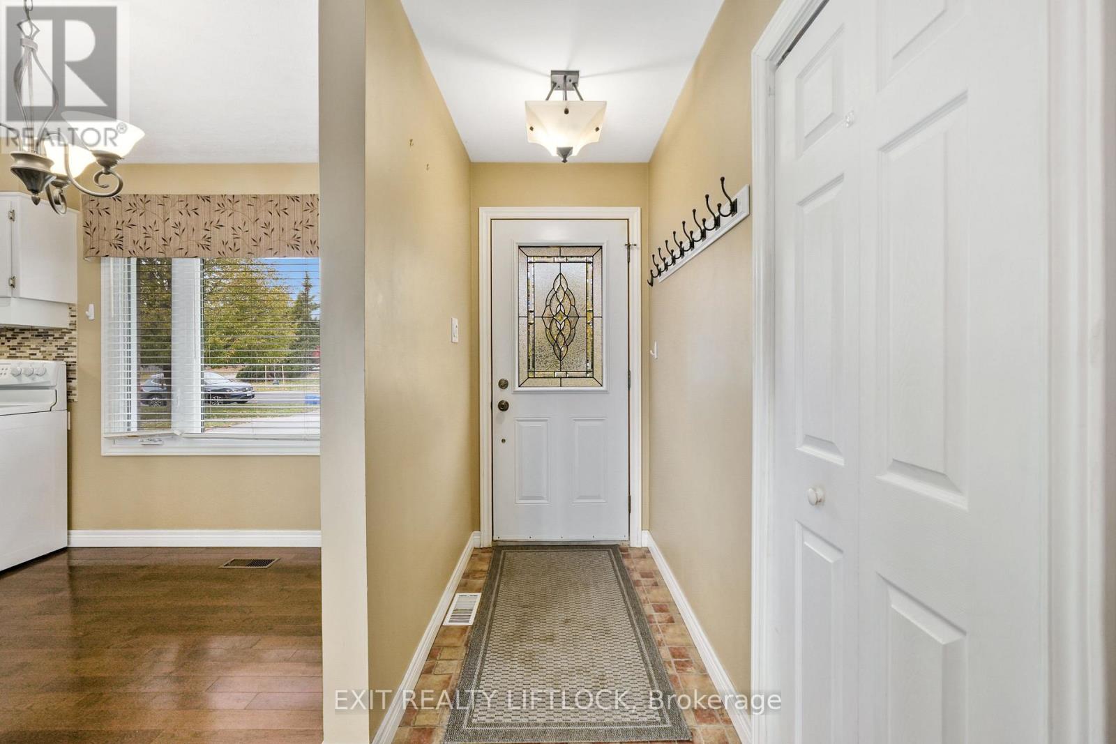 1252 Royal Drive, Peterborough (Northcrest Ward 5), Ontario  K9H 6R5 - Photo 4 - X12527598