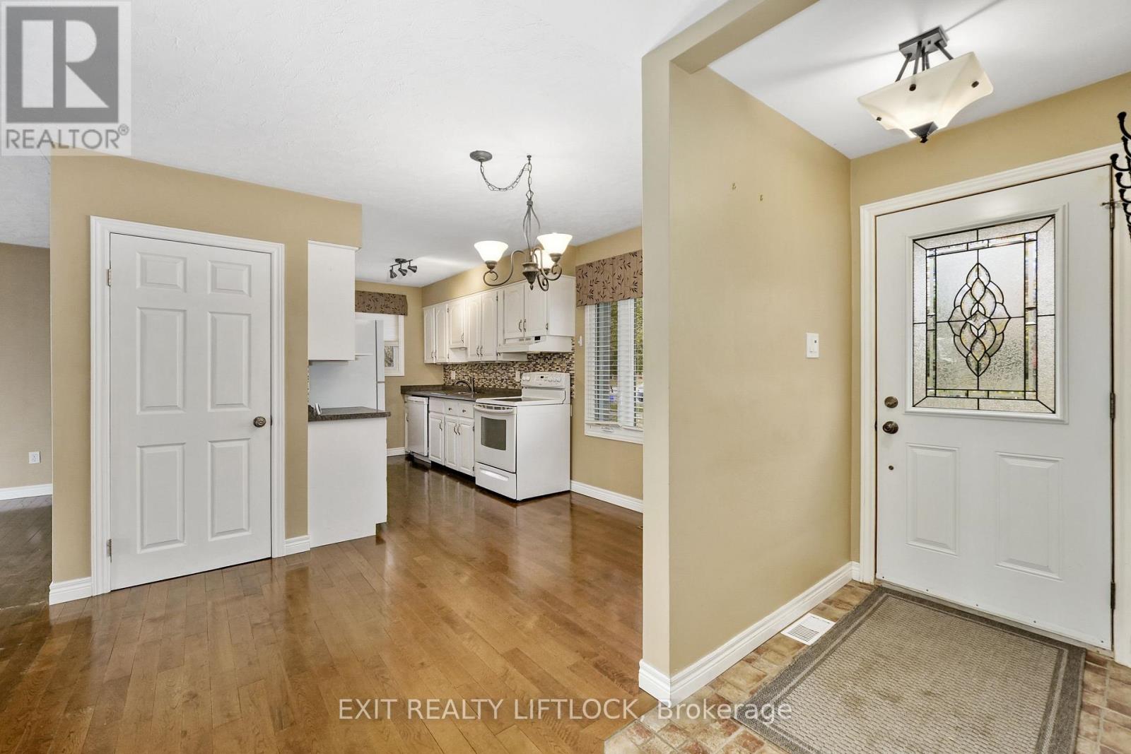 1252 Royal Drive, Peterborough (Northcrest Ward 5), Ontario  K9H 6R5 - Photo 5 - X12527598