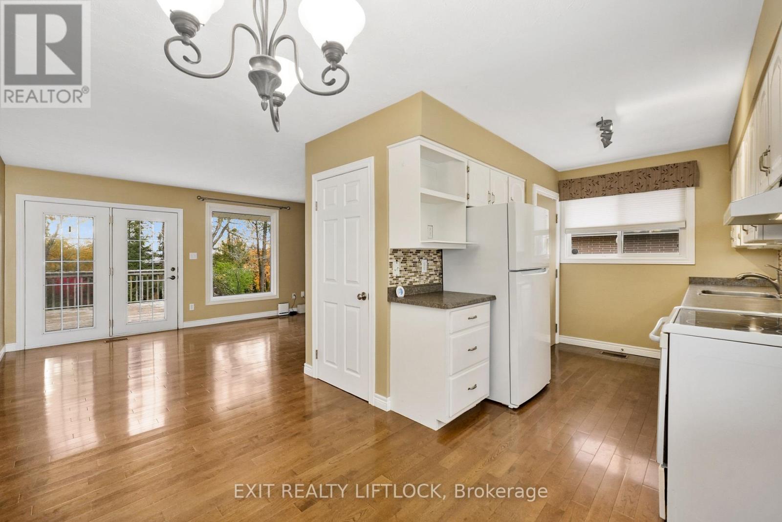 1252 Royal Drive, Peterborough (Northcrest Ward 5), Ontario  K9H 6R5 - Photo 7 - X12527598