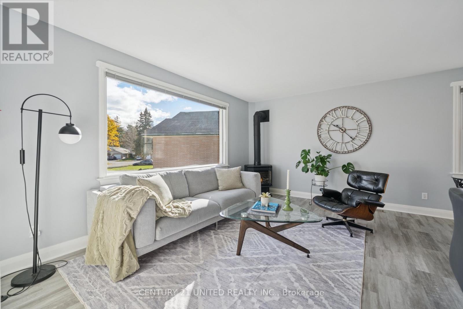 821 Schneider Place, Peterborough (Northcrest Ward 5), Ontario  K9H 5S6 - Photo 5 - X12527954