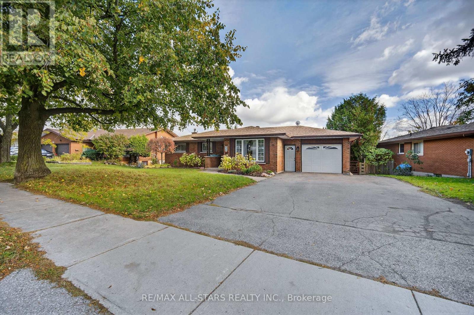 1565 Cherryhill Road, Peterborough (Monaghan Ward 2), Ontario  K9K 1A7 - Photo 2 - X12528604