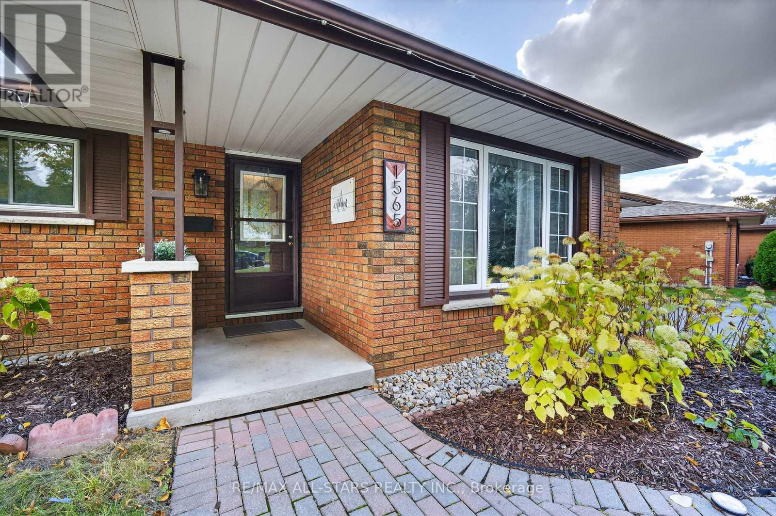 1565 Cherryhill Road, Peterborough (Monaghan Ward 2), Ontario  K9K 1A7 - Photo 3 - X12528604