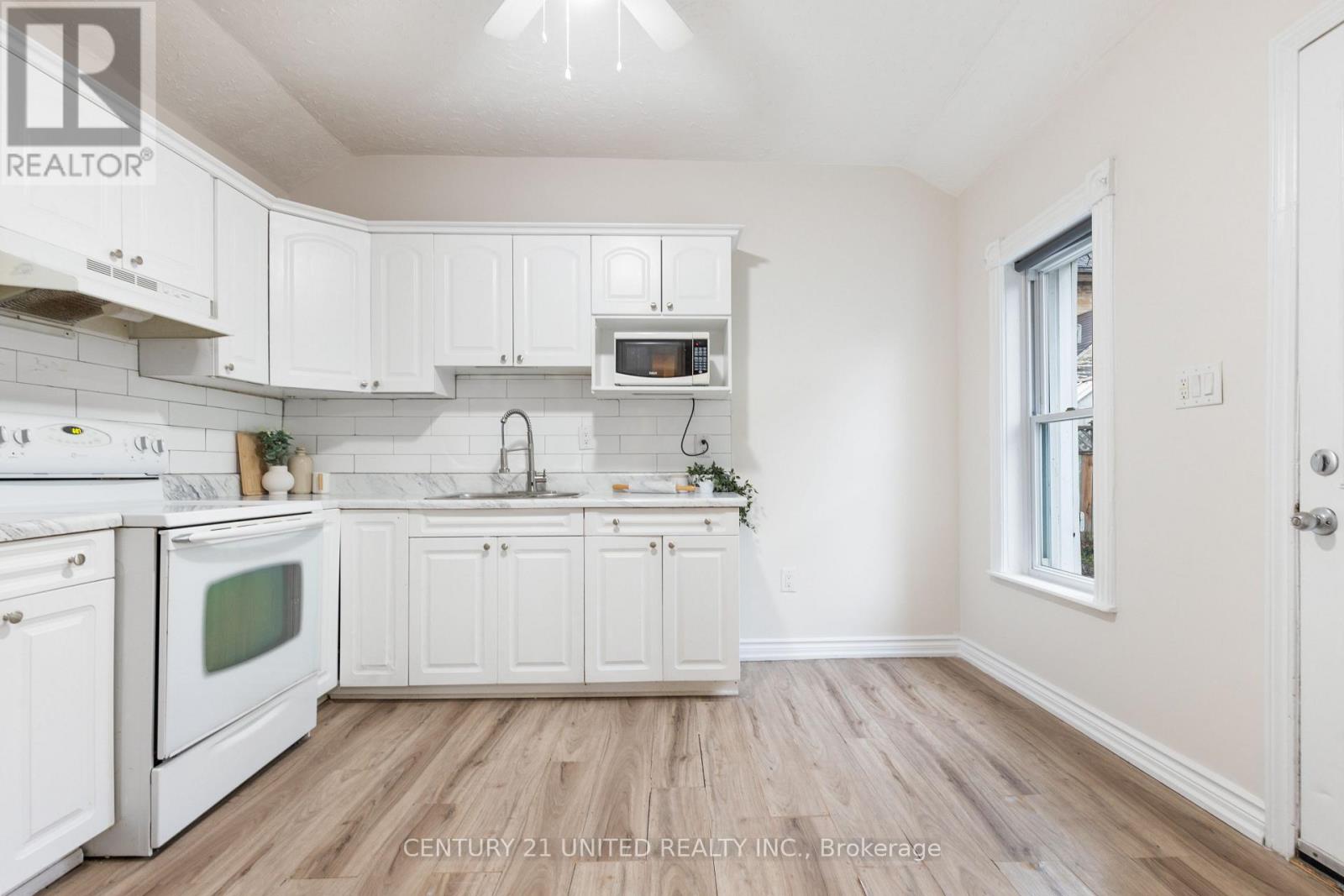 26 Park Street N, Peterborough (Town Ward 3), Ontario  K9J 3V4 - Photo 13 - X12529562