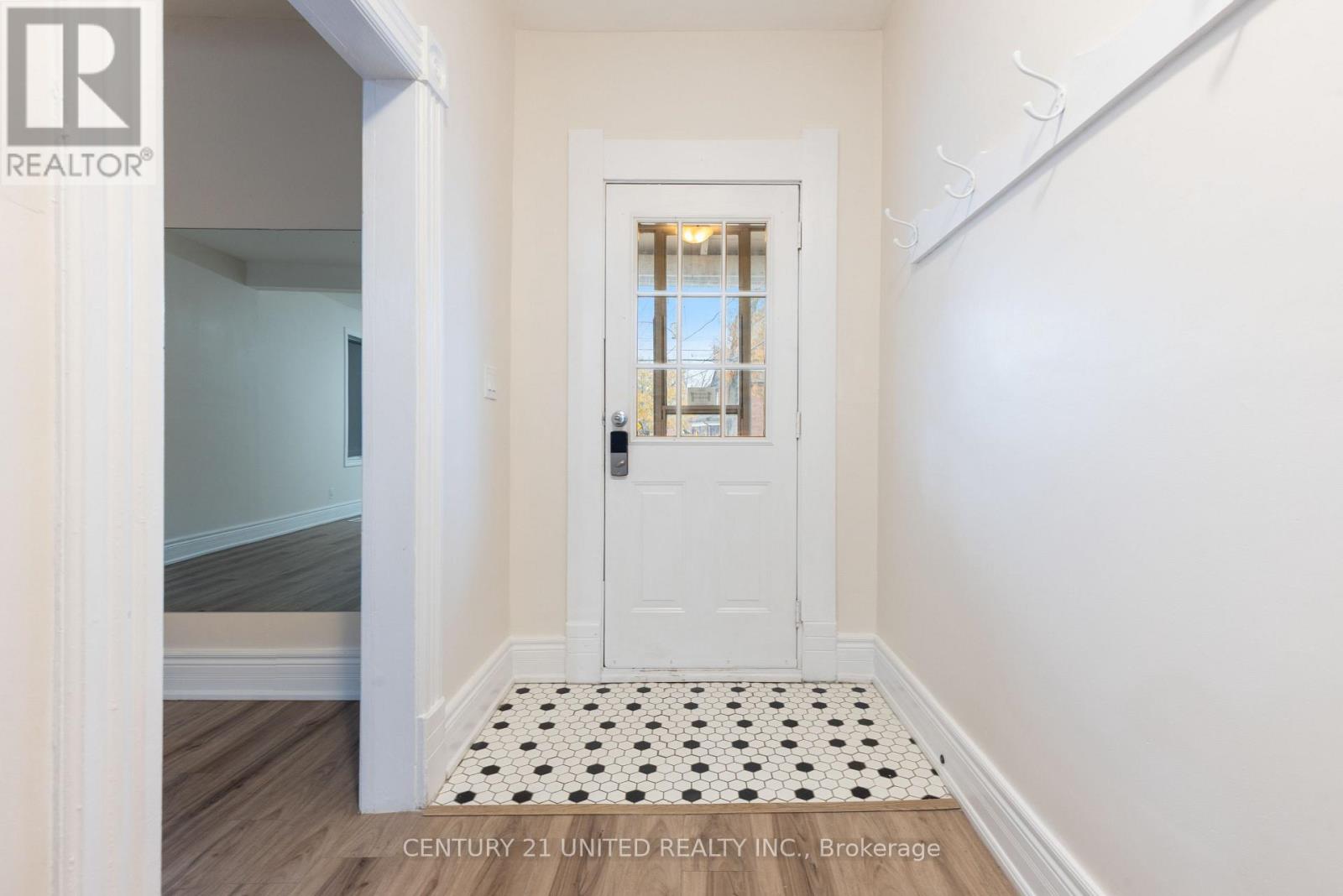 26 Park Street N, Peterborough (Town Ward 3), Ontario  K9J 3V4 - Photo 5 - X12529562