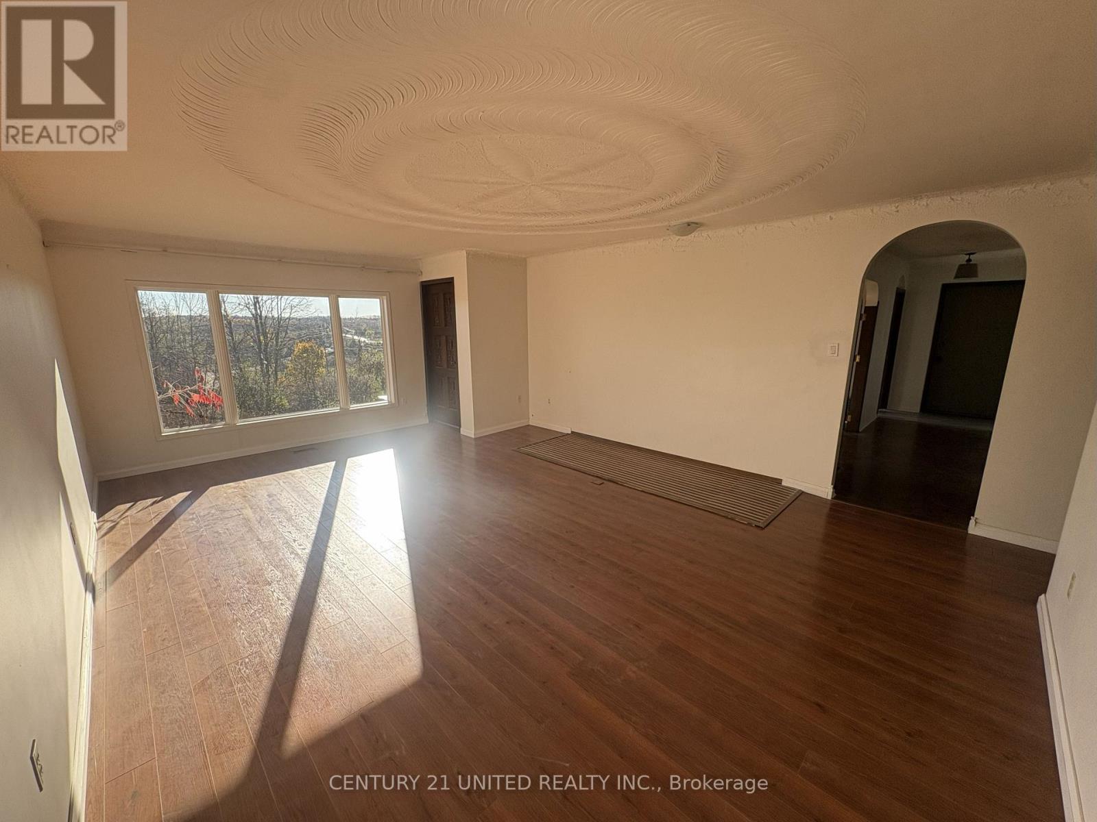 1584 Champlain Drive, Peterborough (Northcrest Ward 5), Ontario  K9L 1N6 - Photo 2 - X12529678