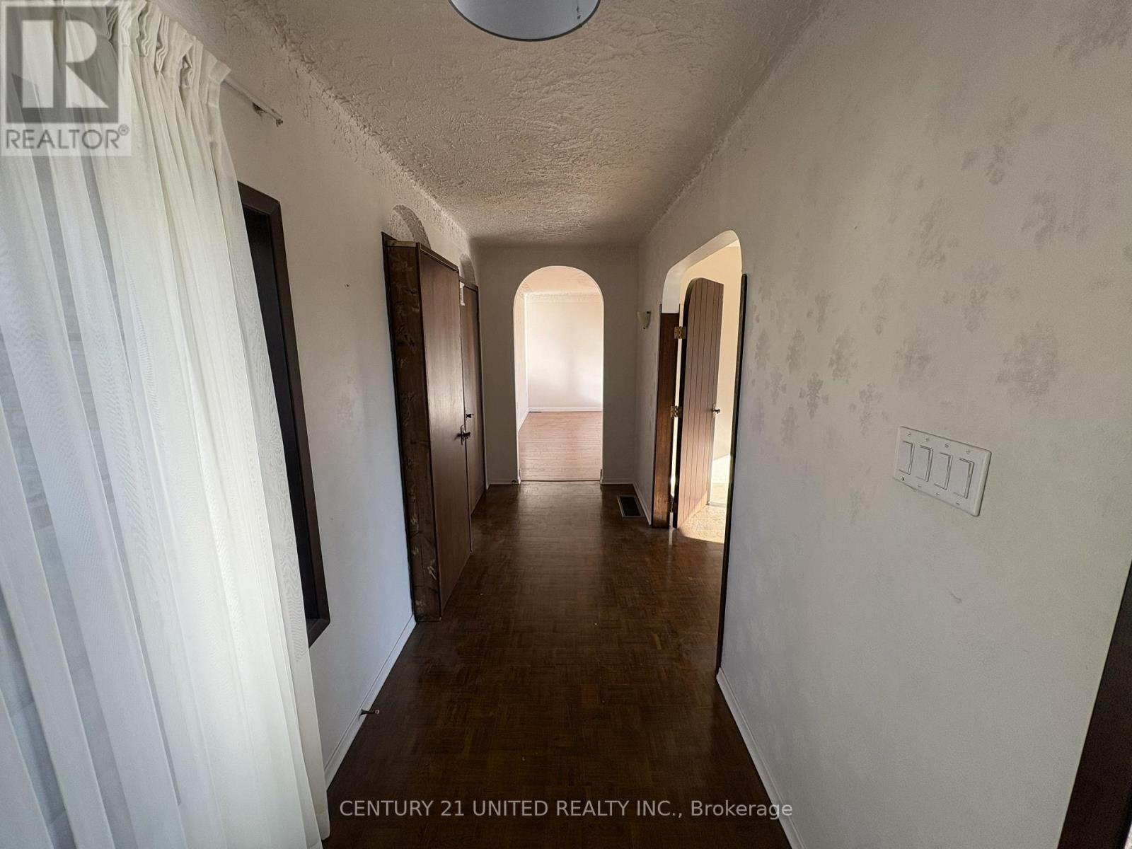 1584 Champlain Drive, Peterborough (Northcrest Ward 5), Ontario  K9L 1N6 - Photo 7 - X12529678