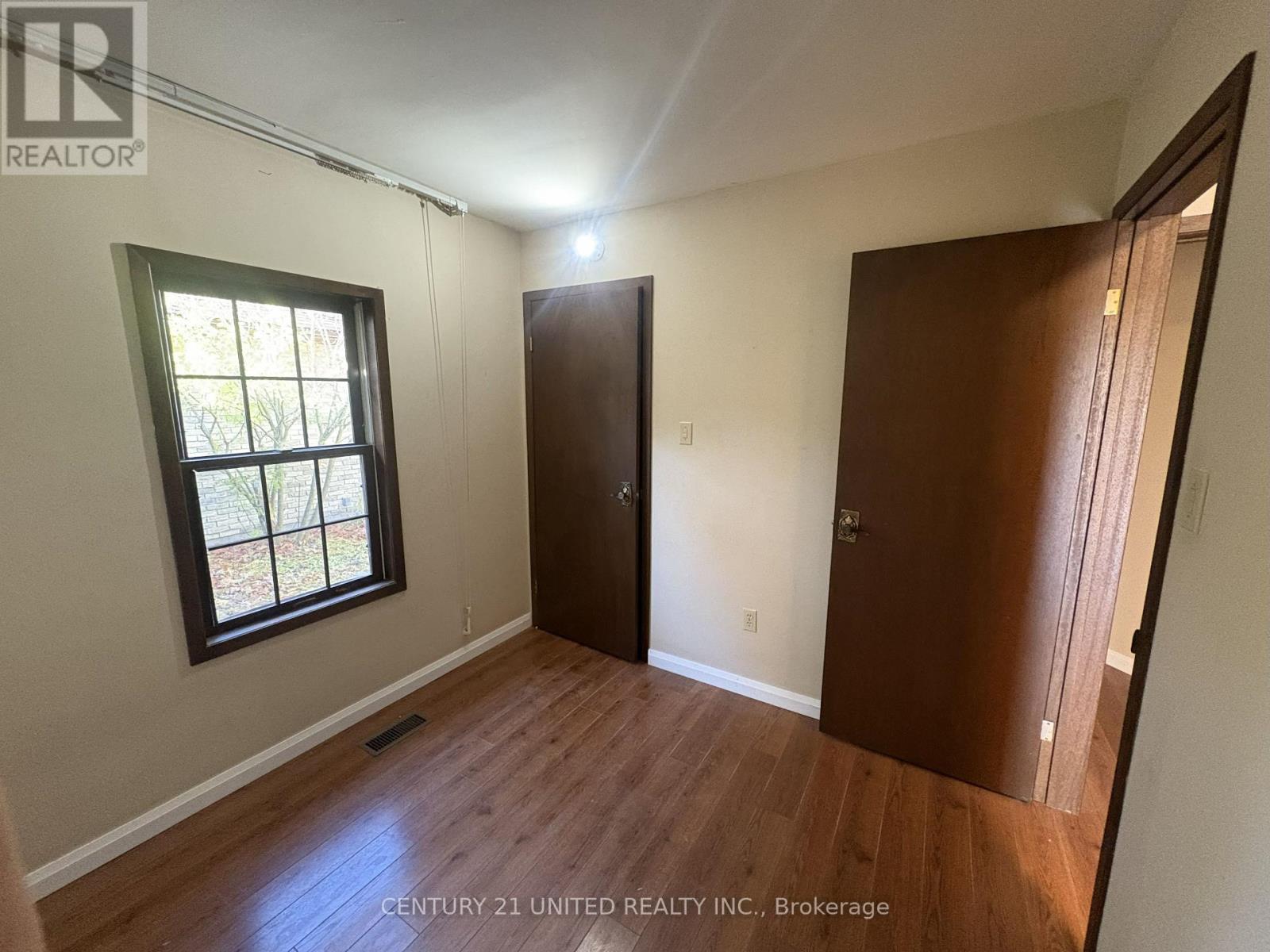 1584 Champlain Drive, Peterborough (Northcrest Ward 5), Ontario  K9L 1N6 - Photo 9 - X12529678