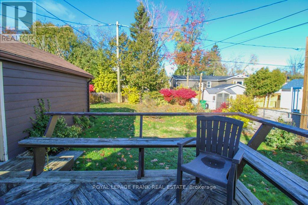 512 Glengarry Avenue, Peterborough (Northcrest Ward 5), Ontario  K9H 4Y4 - Photo 10 - X12529792