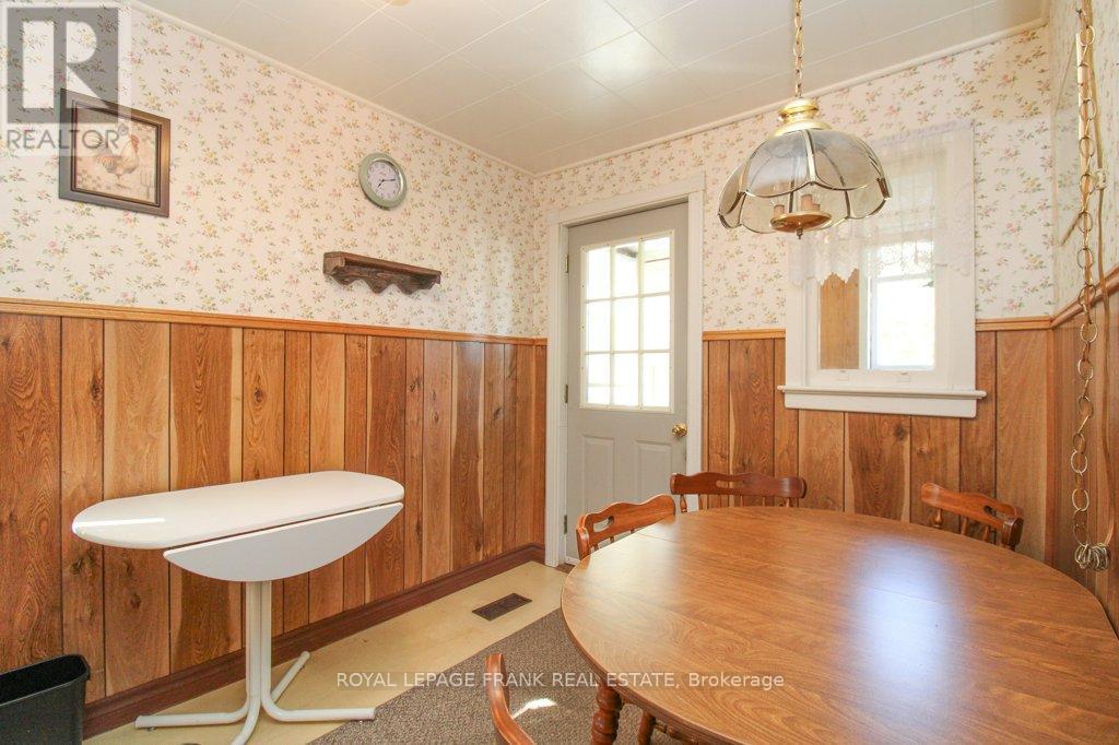 512 Glengarry Avenue, Peterborough (Northcrest Ward 5), Ontario  K9H 4Y4 - Photo 18 - X12529792