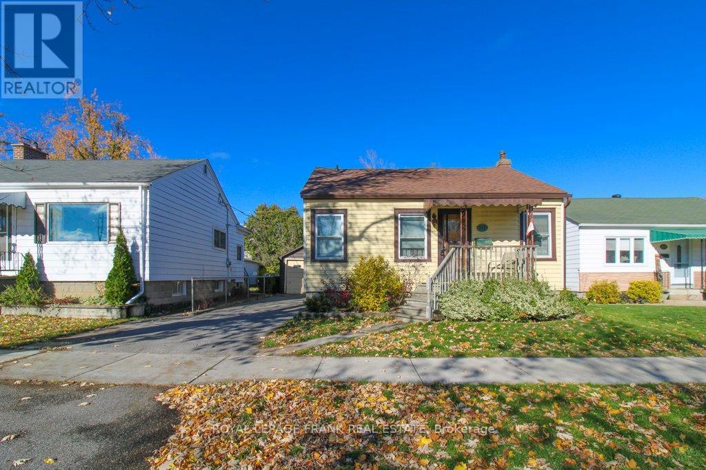 512 Glengarry Avenue, Peterborough (Northcrest Ward 5), Ontario  K9H 4Y4 - Photo 3 - X12529792