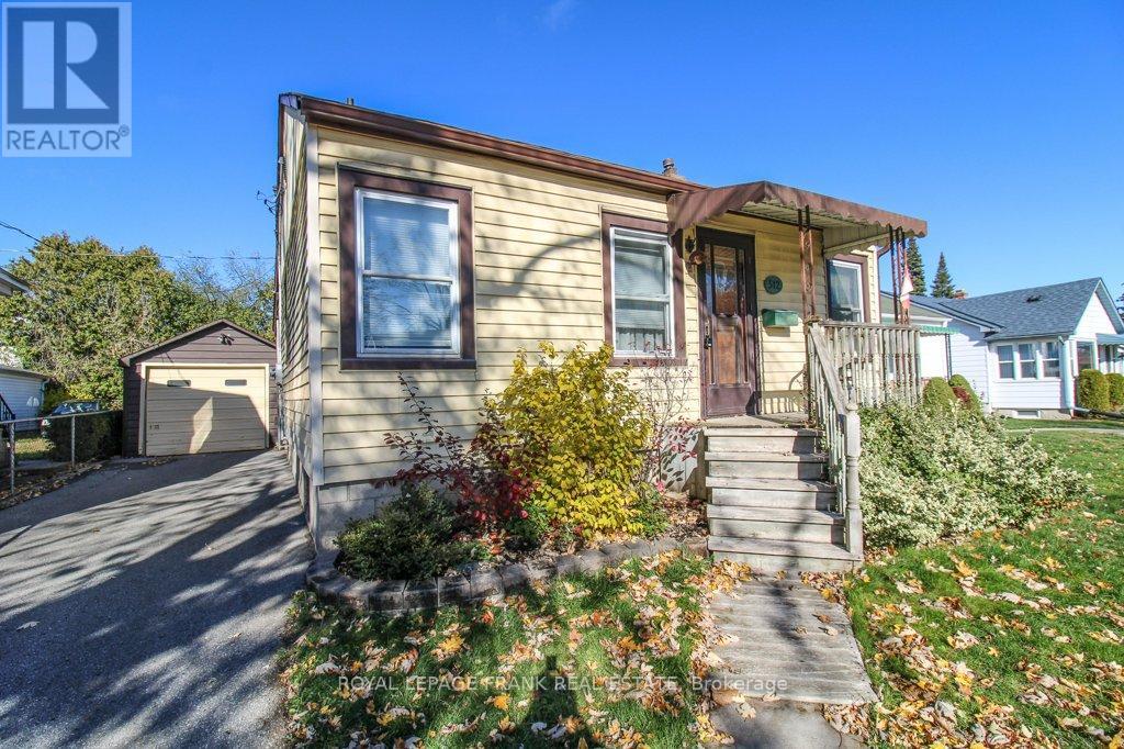 512 Glengarry Avenue, Peterborough (Northcrest Ward 5), Ontario  K9H 4Y4 - Photo 5 - X12529792