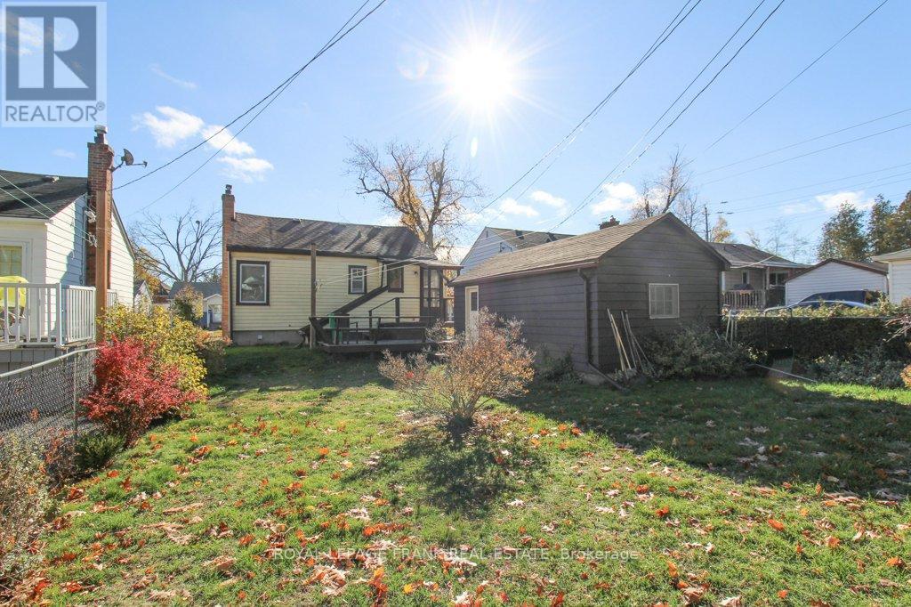 512 Glengarry Avenue, Peterborough (Northcrest Ward 5), Ontario  K9H 4Y4 - Photo 7 - X12529792