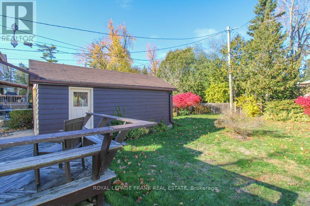 512 Glengarry Avenue, Peterborough (Northcrest Ward 5), Ontario  K9H 4Y4 - Photo 8 - X12529792