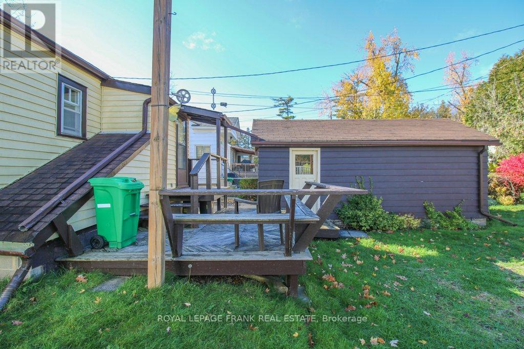 512 Glengarry Avenue, Peterborough (Northcrest Ward 5), Ontario  K9H 4Y4 - Photo 9 - X12529792