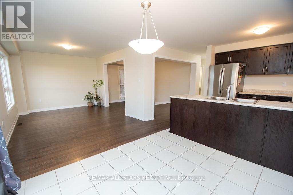 44 Carew Boulevard, Kawartha Lakes (Lindsay), Ontario  K9V 4R1 - Photo 10 - X12529870