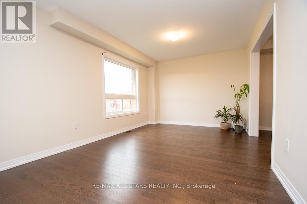 44 Carew Boulevard, Kawartha Lakes (Lindsay), Ontario  K9V 4R1 - Photo 13 - X12529870