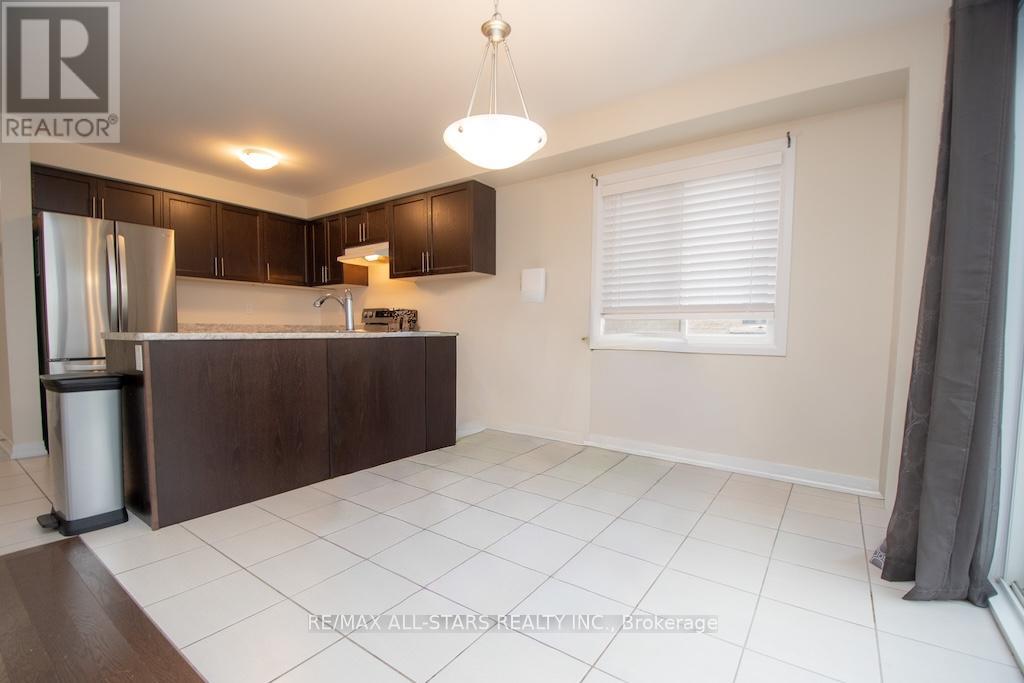 44 Carew Boulevard, Kawartha Lakes (Lindsay), Ontario  K9V 4R1 - Photo 17 - X12529870