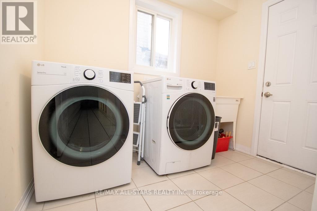 44 Carew Boulevard, Kawartha Lakes (Lindsay), Ontario  K9V 4R1 - Photo 18 - X12529870