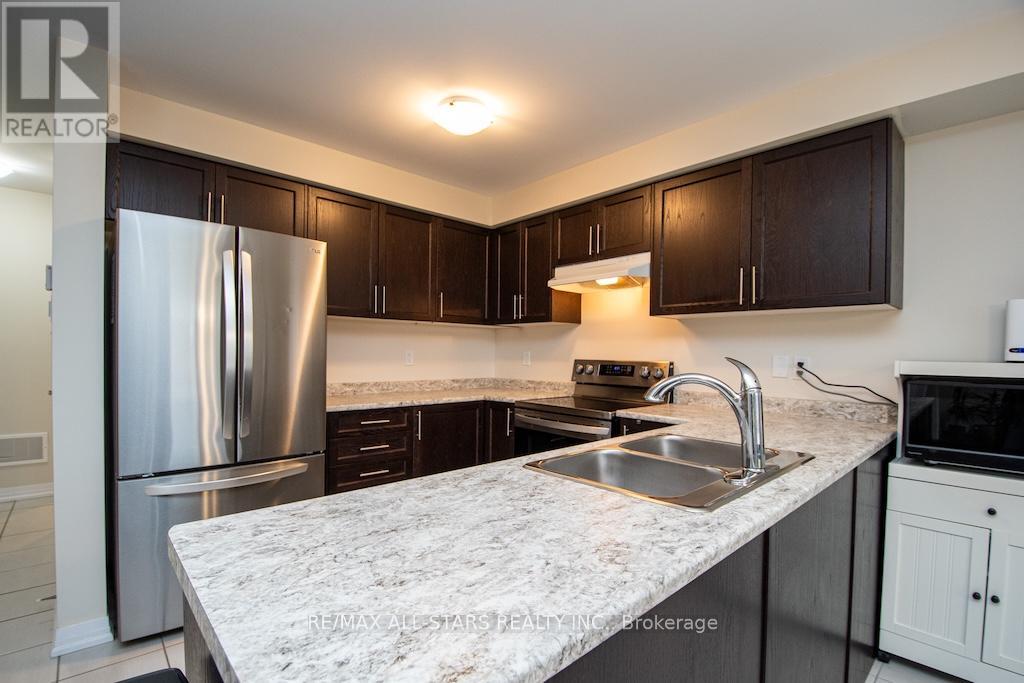 44 Carew Boulevard, Kawartha Lakes (Lindsay), Ontario  K9V 4R1 - Photo 7 - X12529870