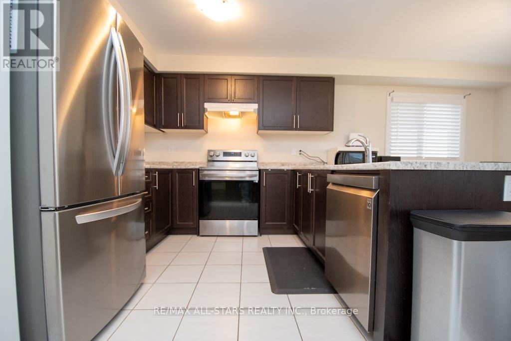 44 Carew Boulevard, Kawartha Lakes (Lindsay), Ontario  K9V 4R1 - Photo 8 - X12529870