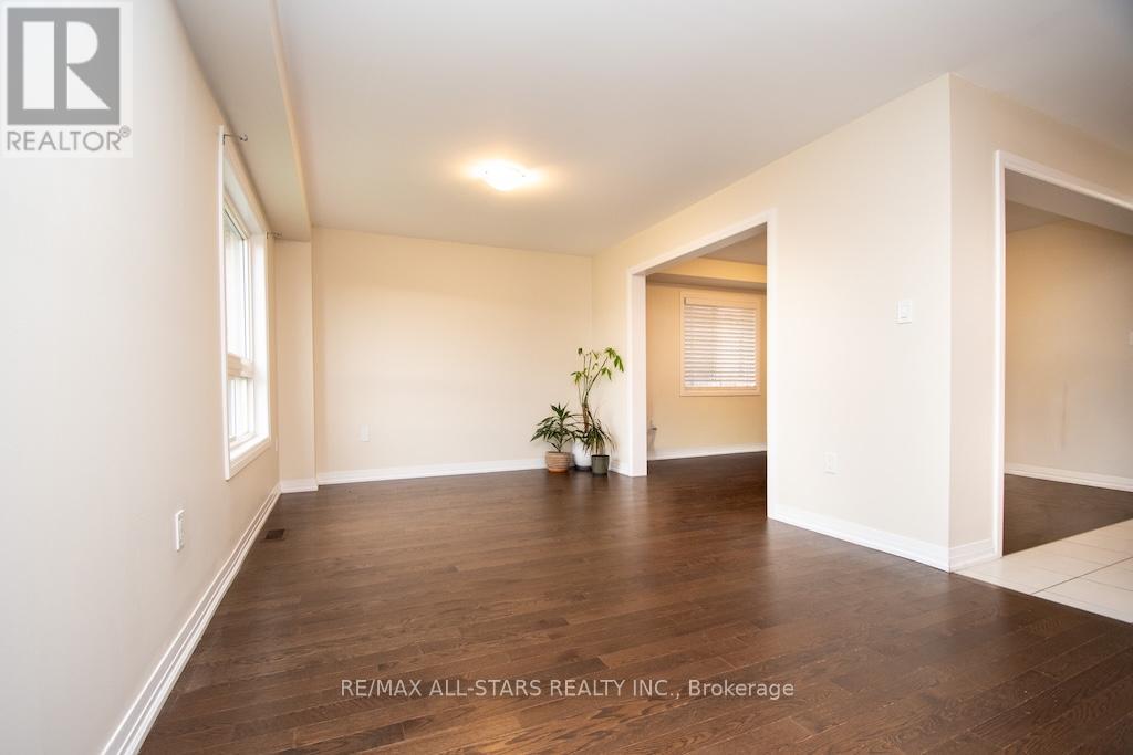 44 Carew Boulevard, Kawartha Lakes (Lindsay), Ontario  K9V 4R1 - Photo 9 - X12529870