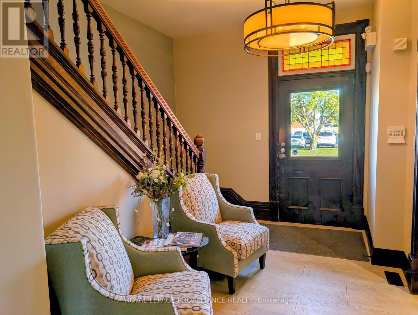 273 Rubidge Street, Peterborough (Town Ward 3), Ontario  K9J 3P1 - Photo 2 - X12531680