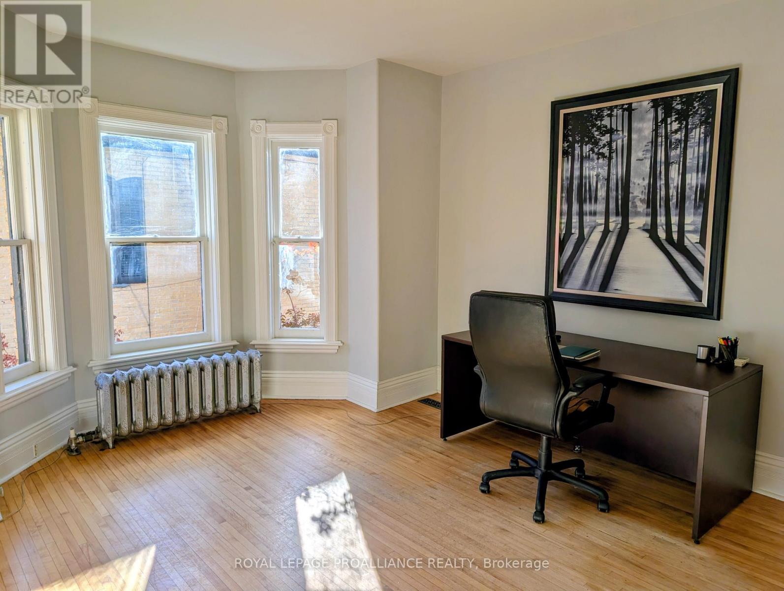 273 Rubidge Street, Peterborough (Town Ward 3), Ontario  K9J 3P1 - Photo 3 - X12531680