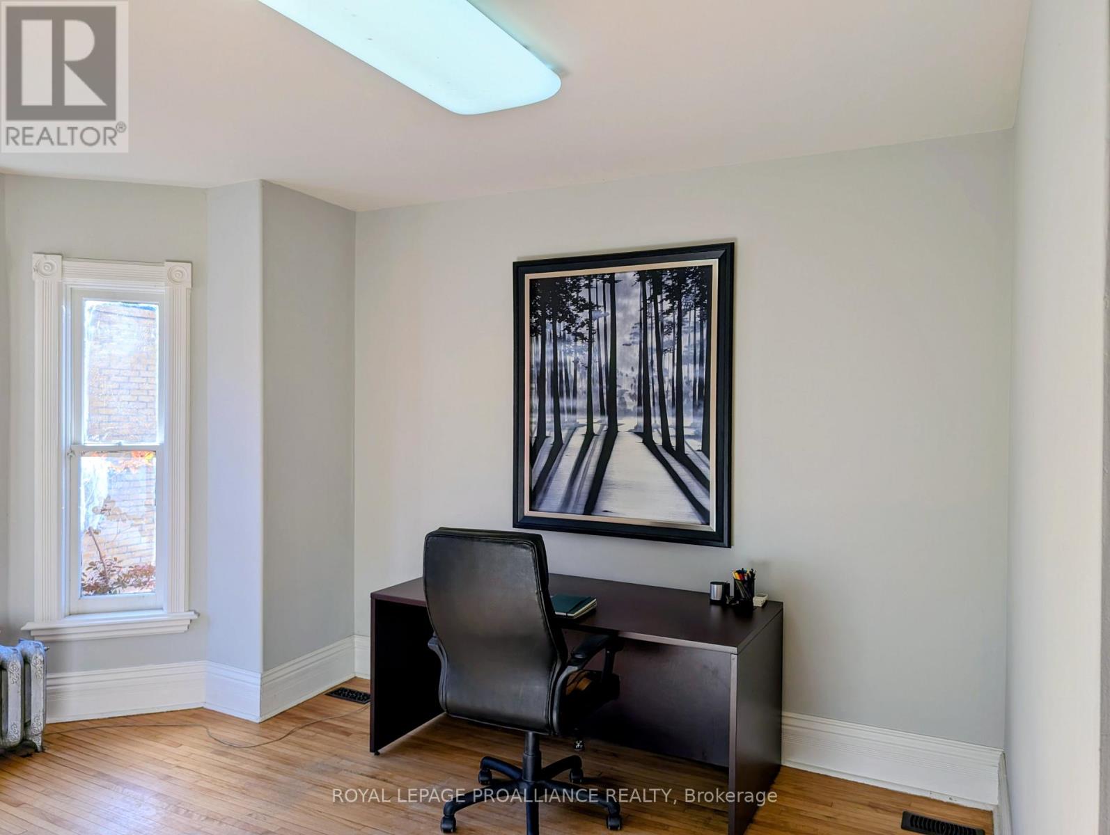 273 Rubidge Street, Peterborough (Town Ward 3), Ontario  K9J 3P1 - Photo 4 - X12531680