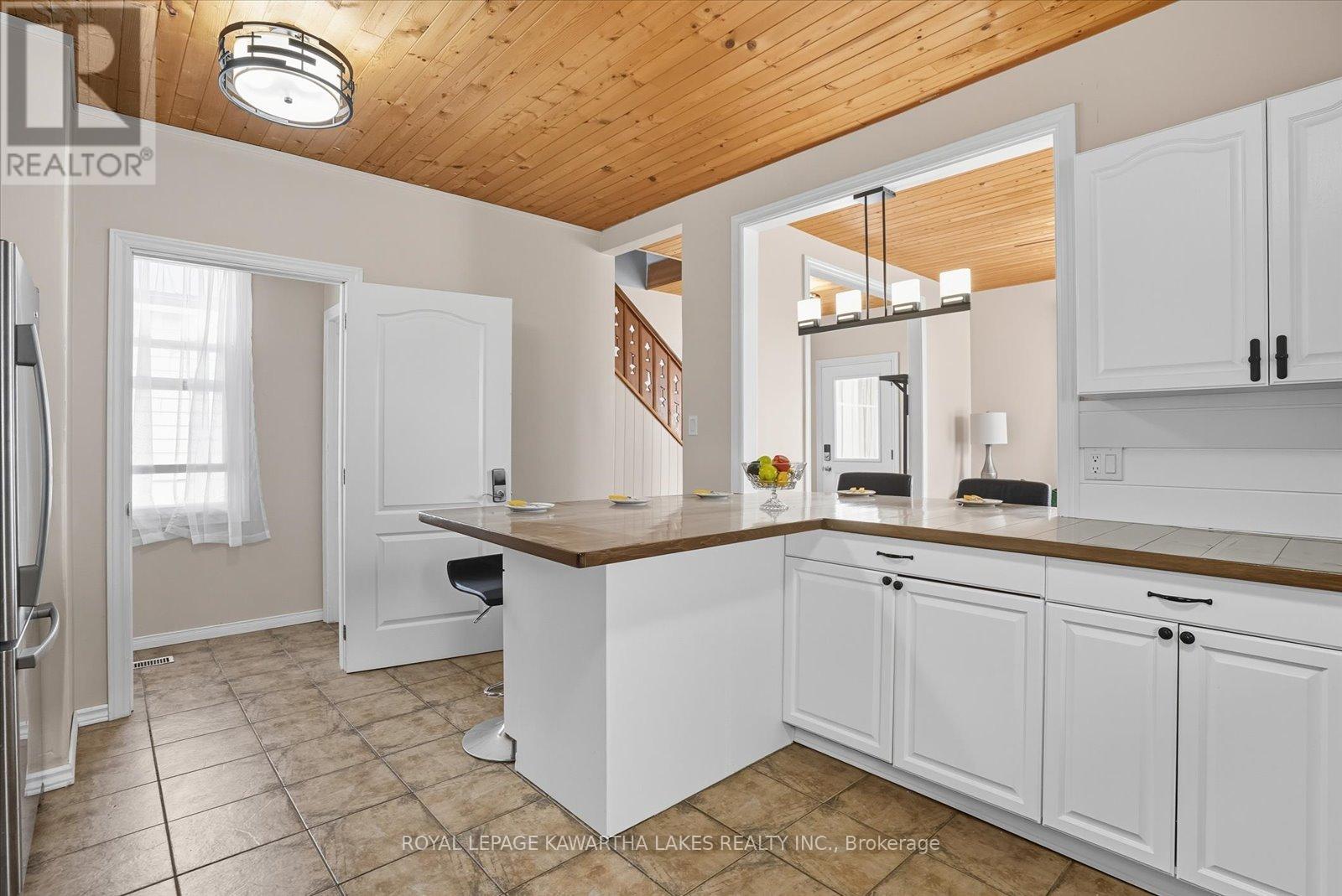 18 Mary Street W, Kawartha Lakes (Lindsay), Ontario  K9V 2N4 - Photo 14 - X12531882