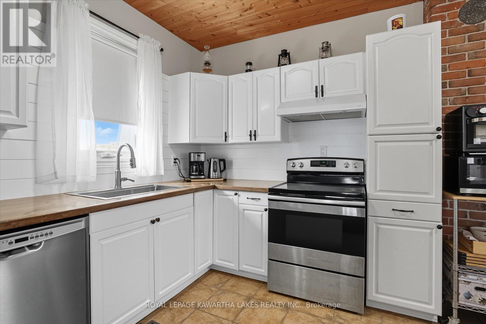 18 Mary Street W, Kawartha Lakes (Lindsay), Ontario  K9V 2N4 - Photo 16 - X12531882